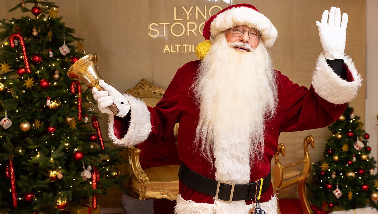 Julemanden foran sin stol i Lyngby Storcenter